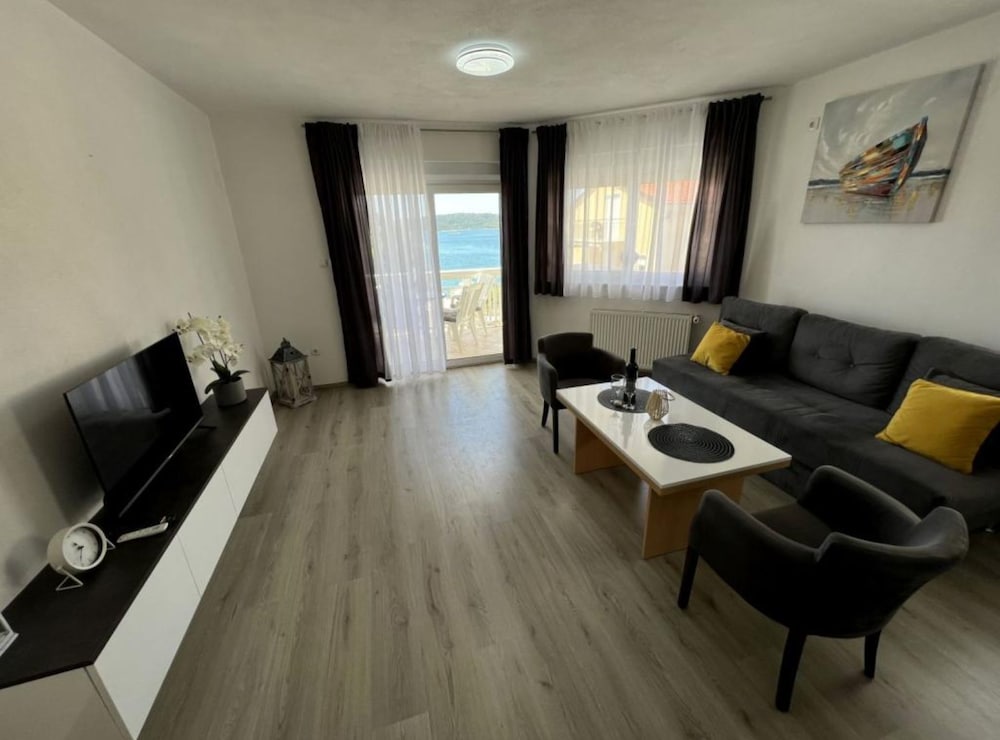Villa Tomi