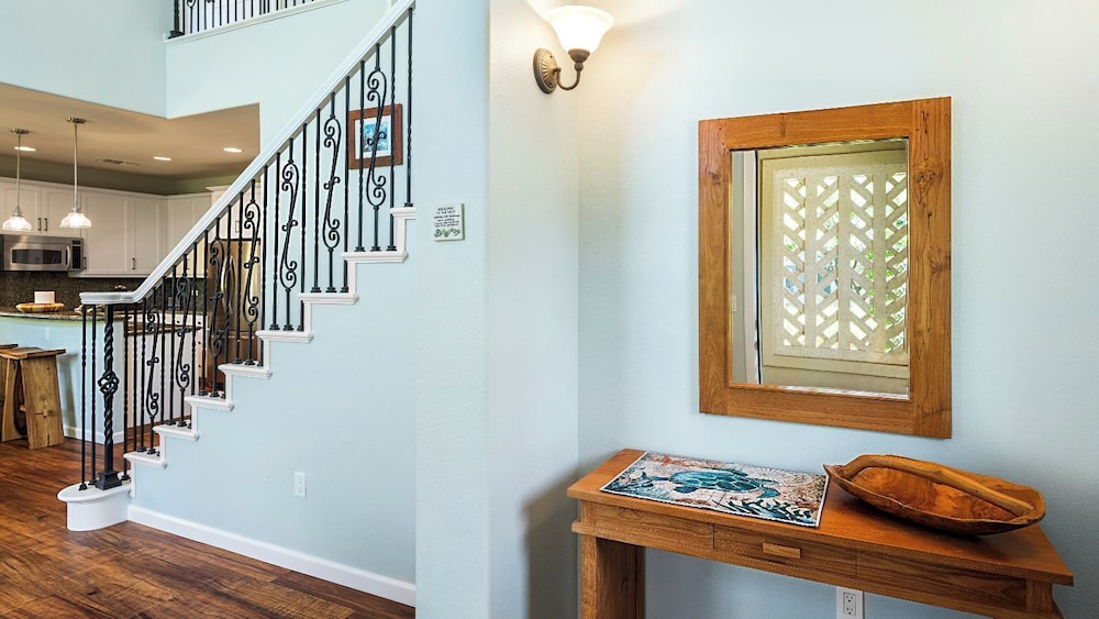 Tropical Escape w/ Lanai, BBQ & Resort Amenities - Vrkcv