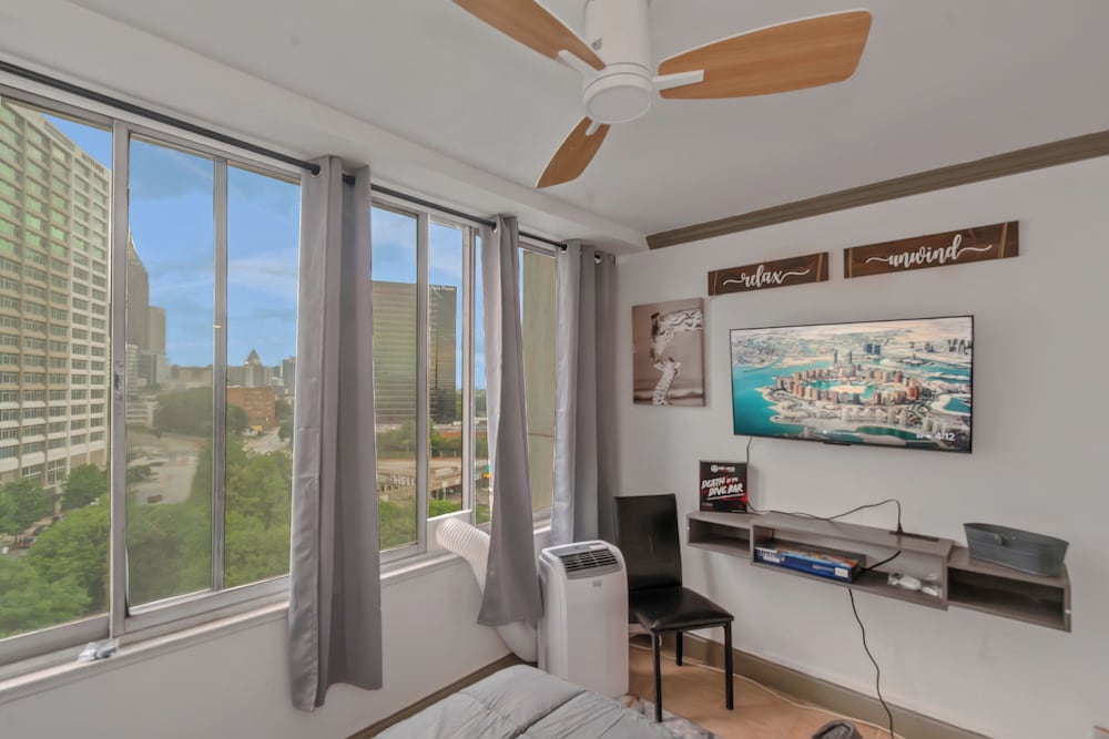 Modern 3BR Condo - Heart of ATL