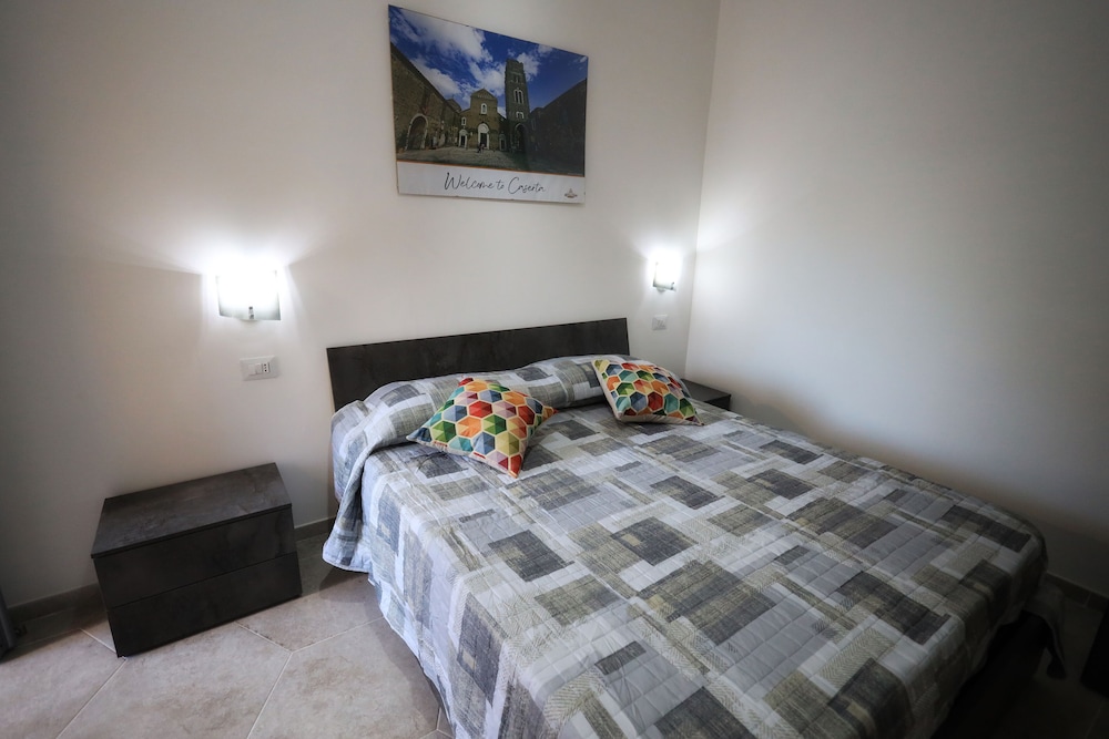 B&B REVOLUTION BED & BREAKFAST view 3