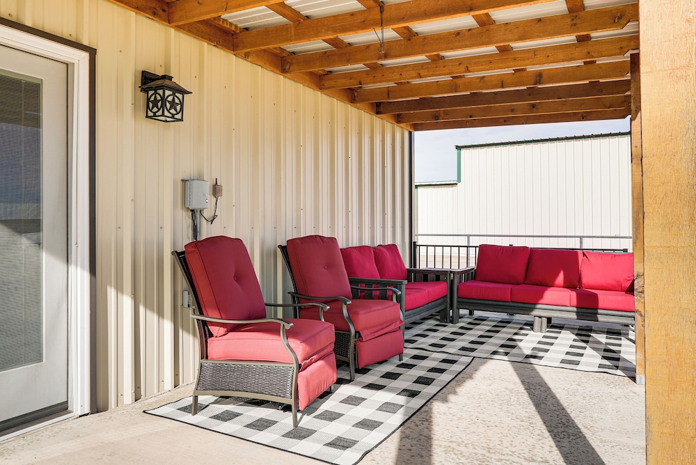 Fenced Yard: Modern Barndominium in Amarillo!