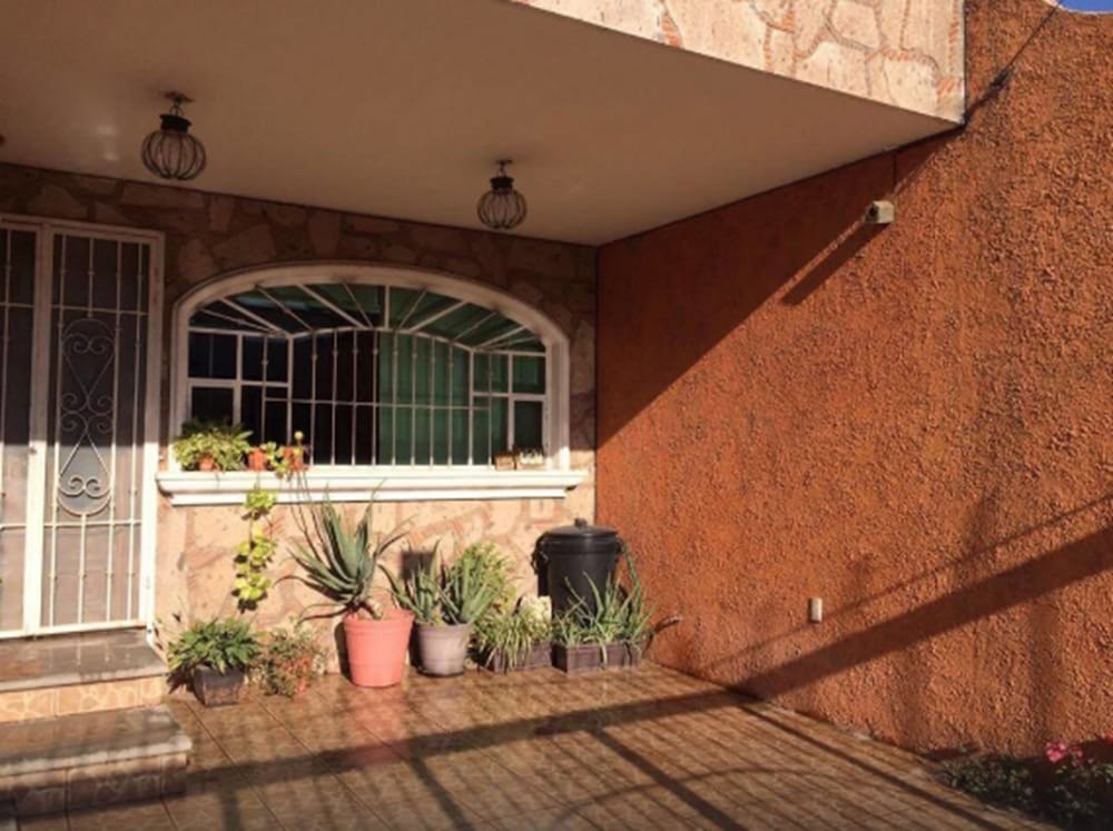 4 Recamaras Zona Sur WiFi Jardin Cochera view 5