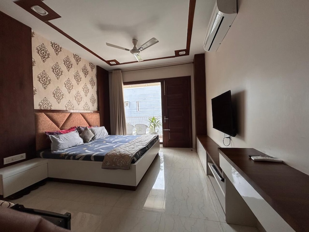 HomiStay - 3BHK