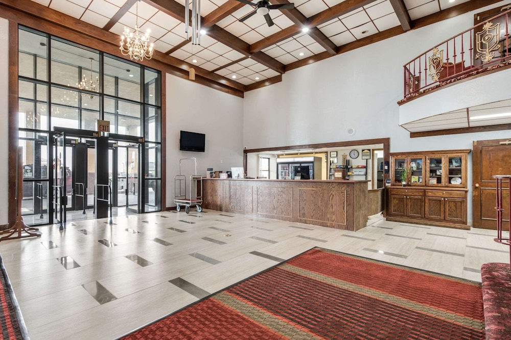 Sedalia Vacations - Econo Lodge Truman Inn - Property Image 4
