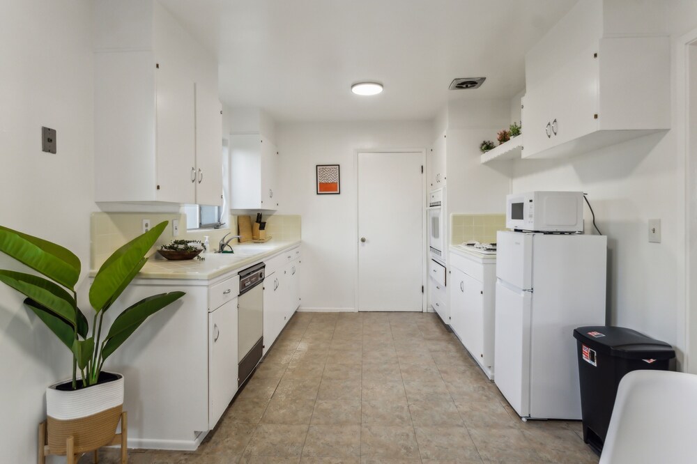 Charming Vintage Retreat In The Heart Of San Jose 3 Bedroom Home