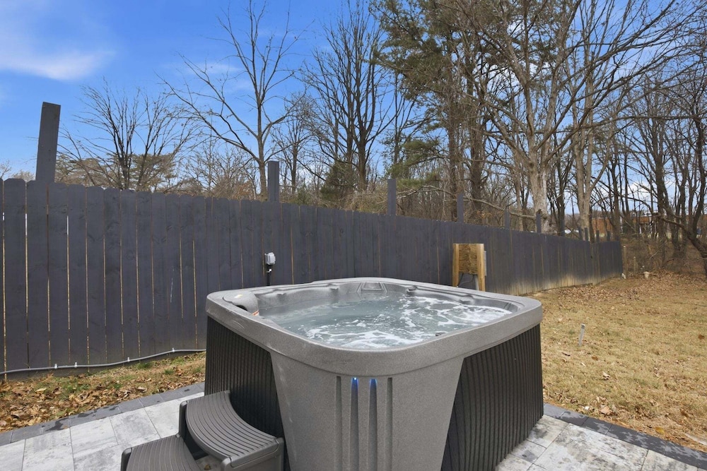 Stylish Hot Tub Retreat With Ping Pong 3 Bedroom Home