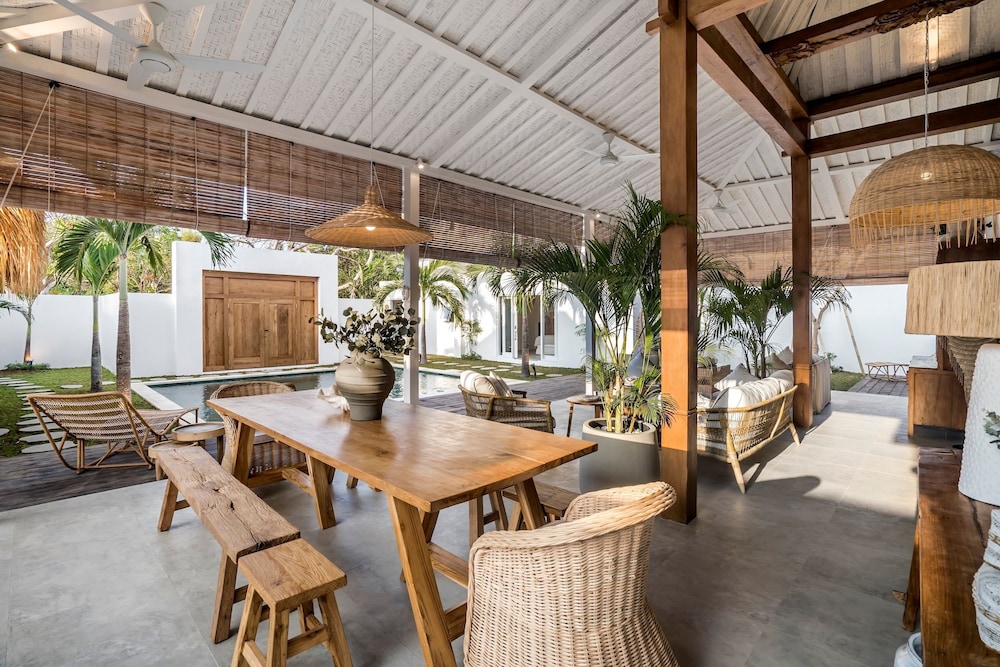 A Casa Di Renucci by Alfred in Bali - Brand New Stunning 5BR Villa Near Seminyak Beach