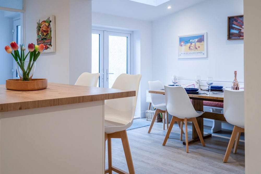 Taliesin - 5 Bedroom Holiday Home - Tenby