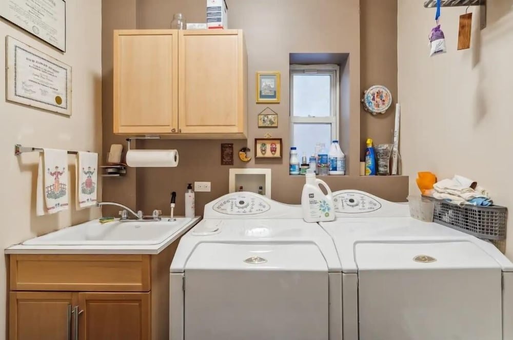 Surprisingly Unique 2br Urban Oasis W/ Sauna In Ny 2 Bedroom Home