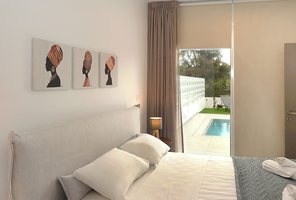 Sun & Moon Luxury 4-bedroom Villa