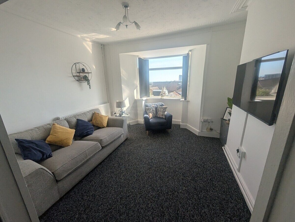 Comfortable 3 Bedroom House With Easy City Access