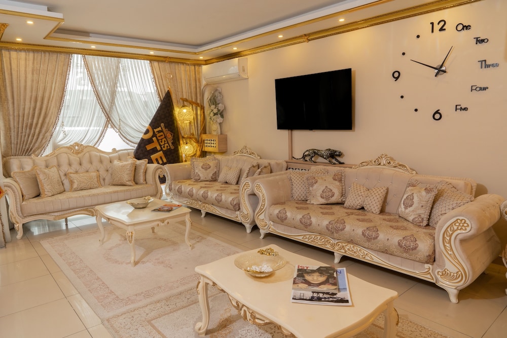 Loss Hotel - Image 16