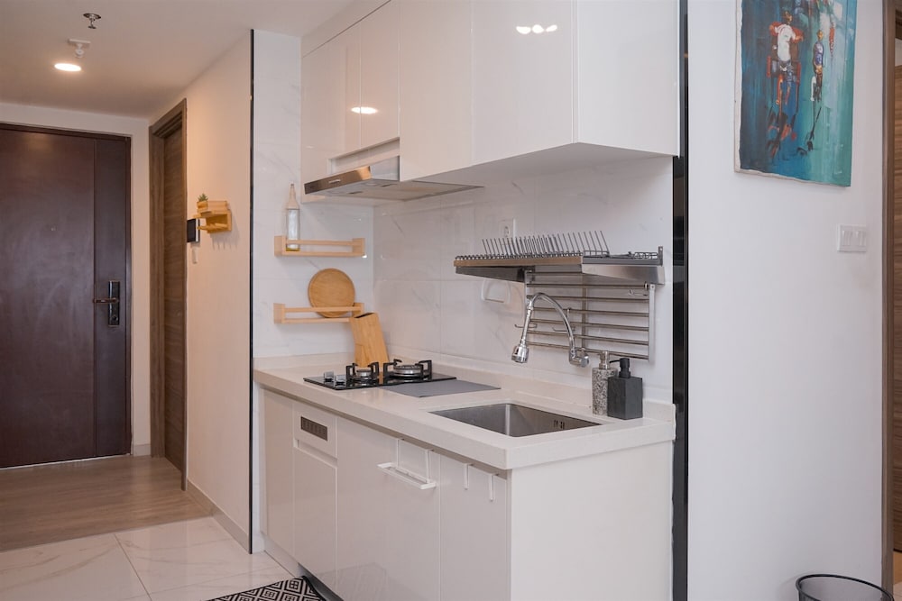 Spacious & Elegant 3BR Apartment at Sky House BSD