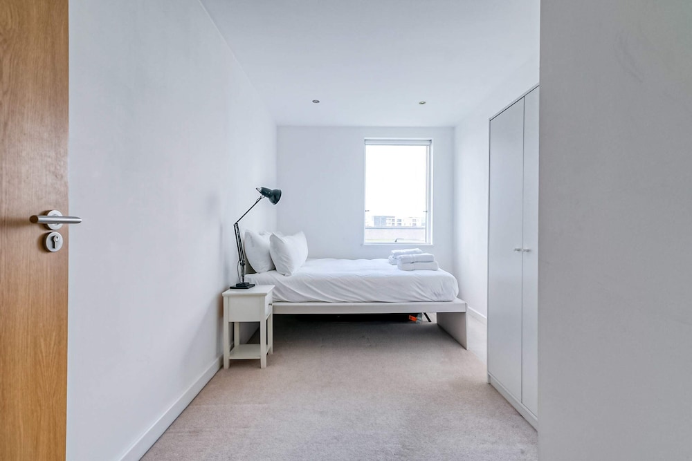 Modern Bermondsey Apartment
