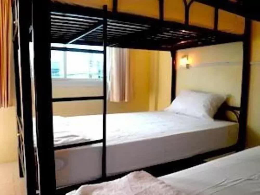 Seventeen Hostel