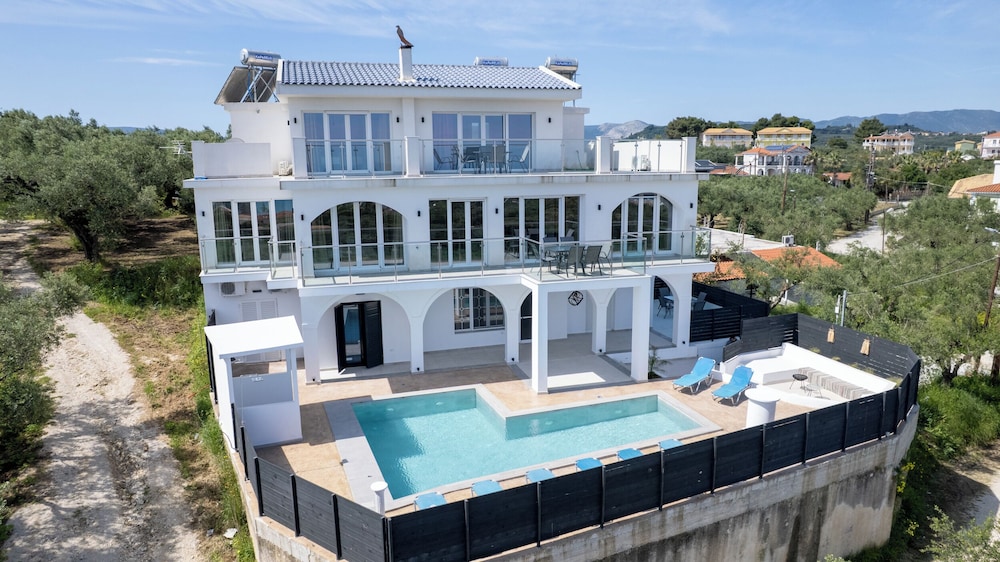 Gigi Star Luxury ApartVilla with Pool, Sea View