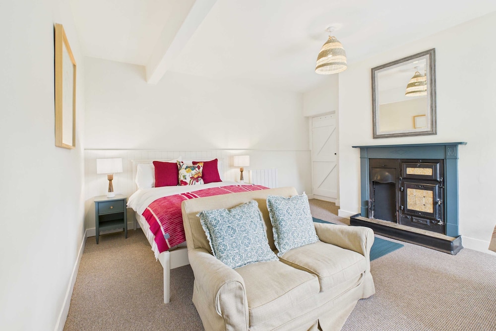 Host Stay Bell Cottage