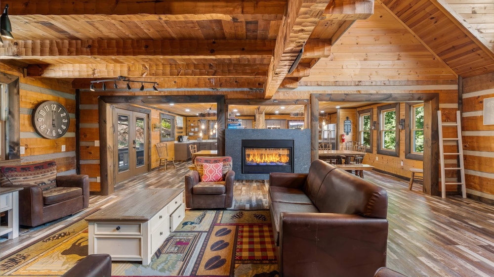 Luxury Cabin With Mountain Views Pigeon Forge