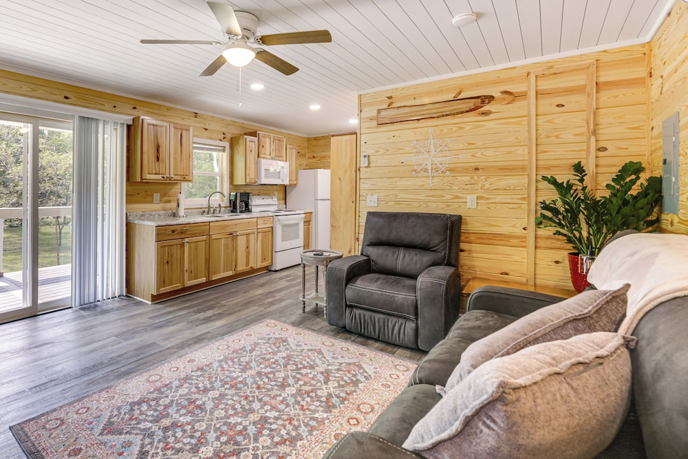 Cottage Close to Caves & Trails in Hocking Hills!