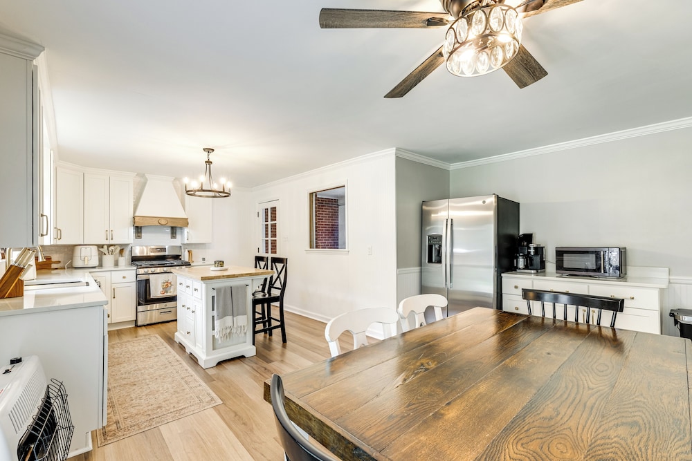 Alleghany Mountain Cottage w/ Porch & Backyard