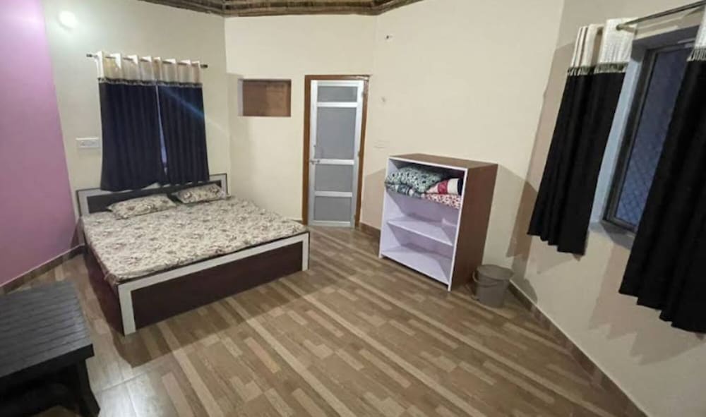 Shyam Luxurious Huts & Guest House