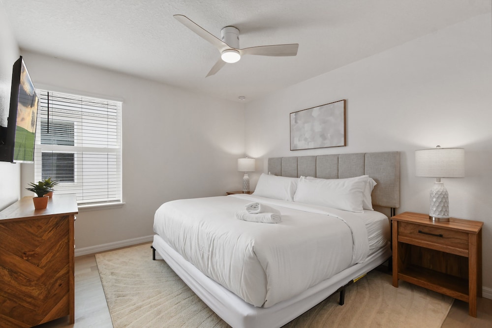 Luxury Stay: Pool, Games, Themed Rooms