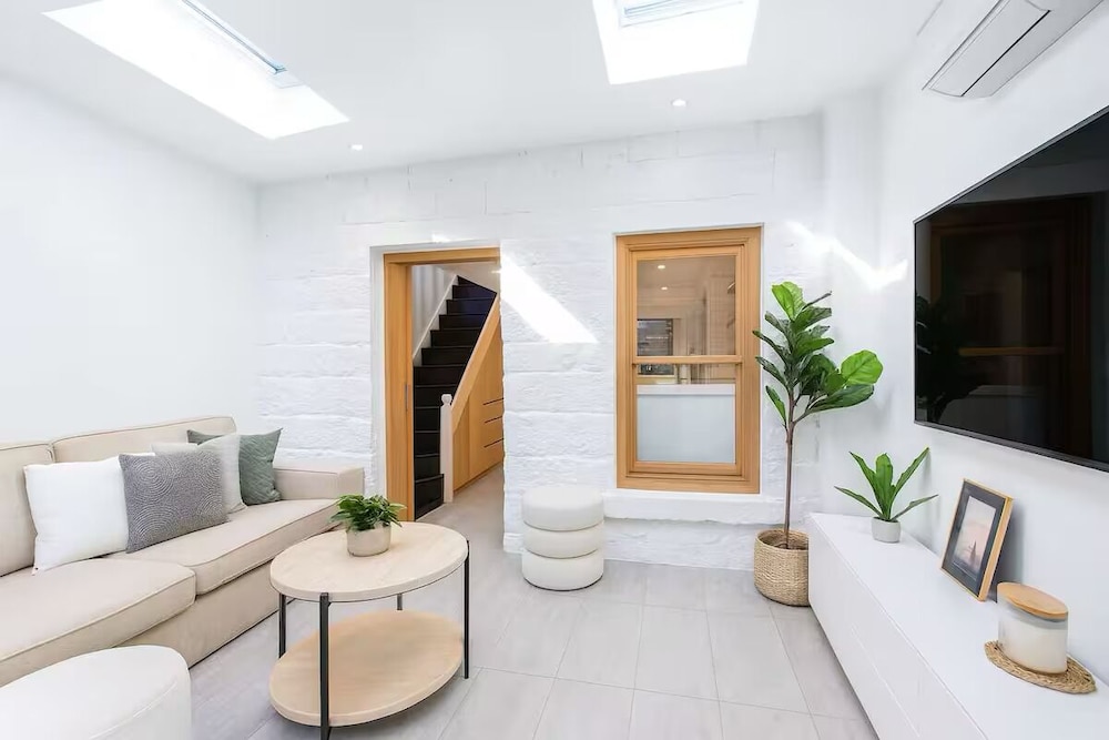 Stylish 4BR City Retreat