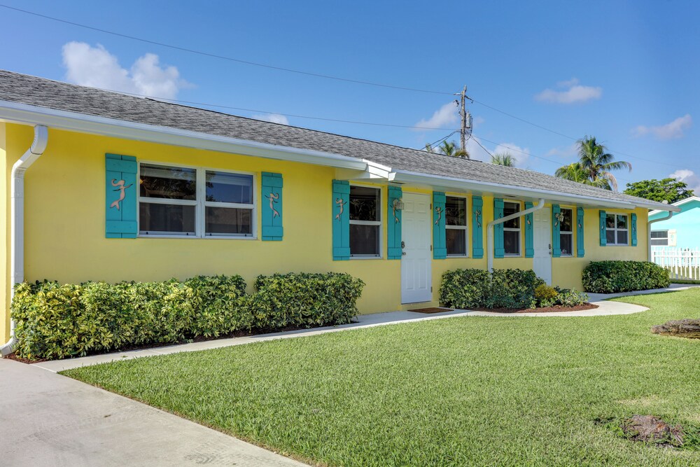 < 3 Mi to Juno Beach: Coastal Townhome w/ Patio!