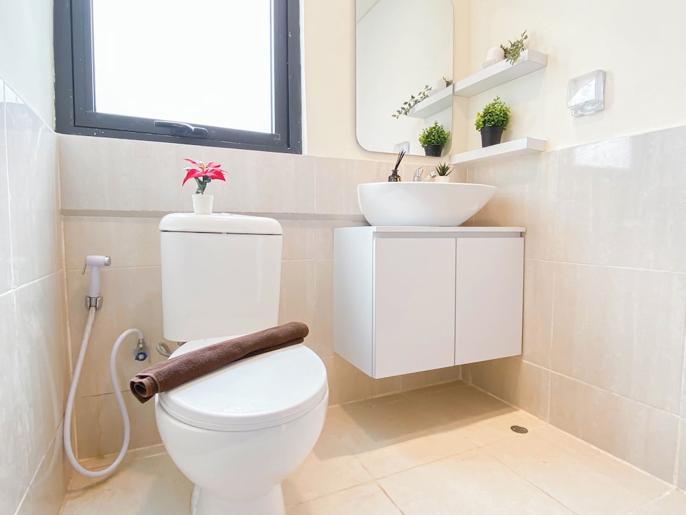 Minimalist Tidy 2Br At Meikarta Apartment