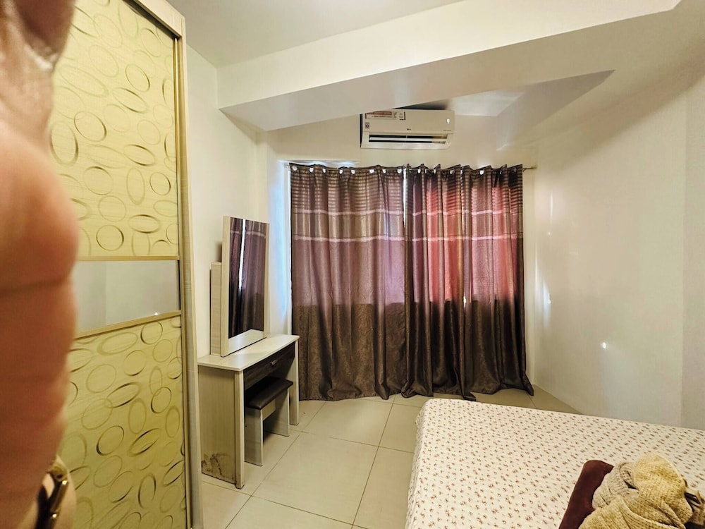 Dainty Pasay City Apartment for Rent - Entire House Front of Mall of Asia
