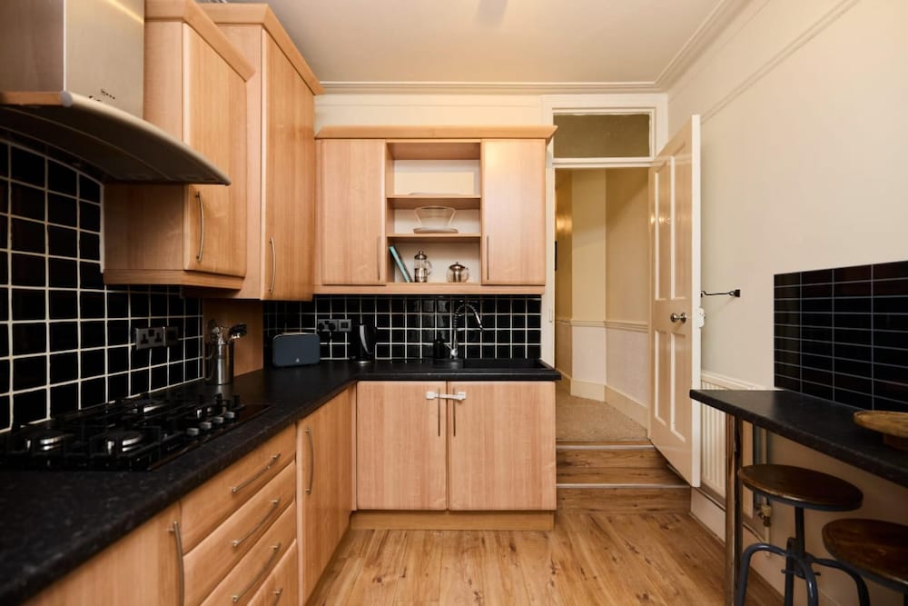 The Cranley Gardens Escape - Spacious 2bdr Flat