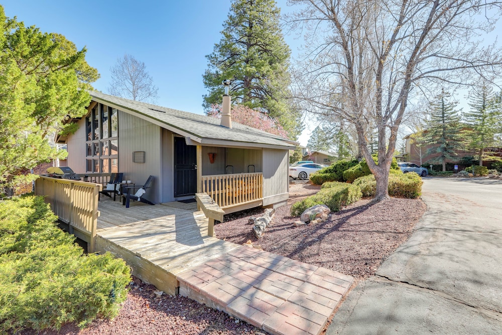 Townhome Near Dtwn Flagstaff: Grill, Golf & Relax!