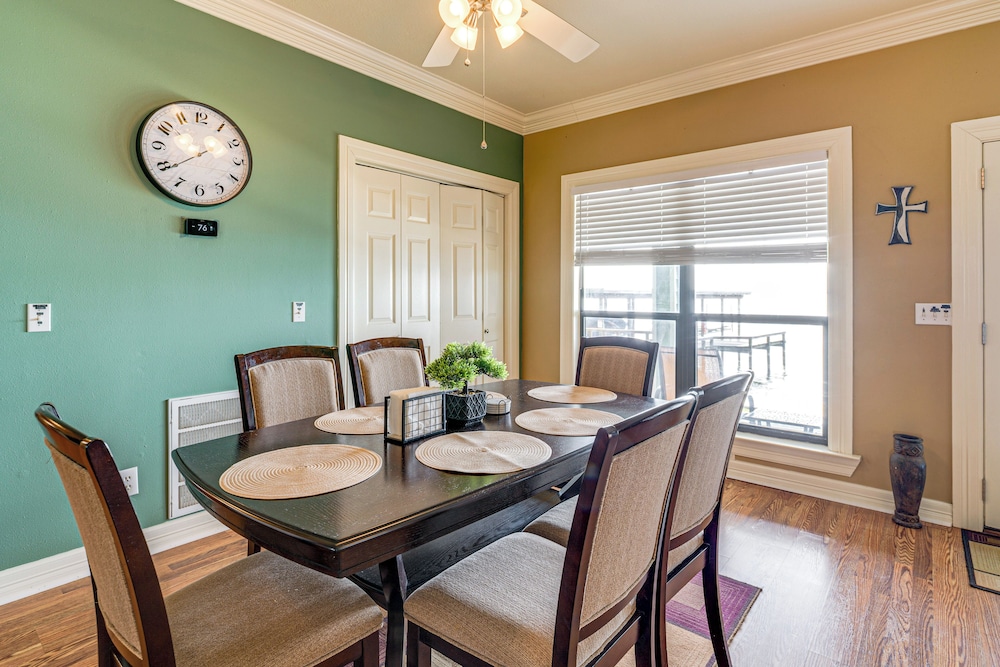 Private Pier, Porch! Quiet Lake Livingston Retreat