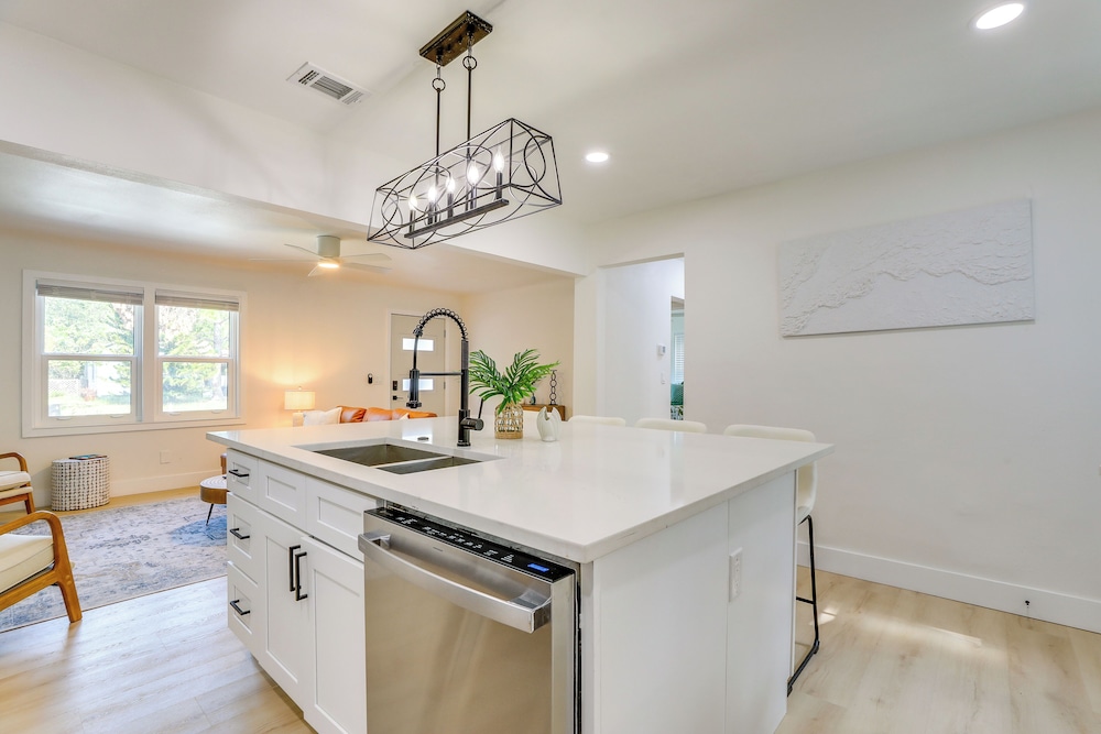 Private Hot Tub & Fenced Yard: Sleek Gulfport Home