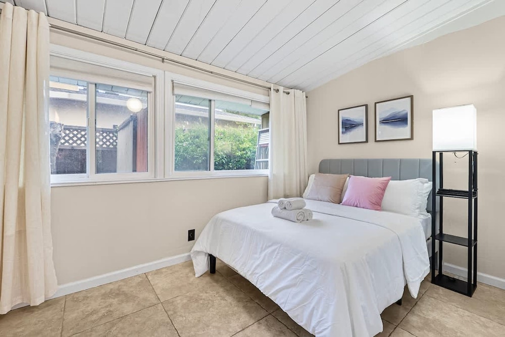 Entire 3br House With Playground