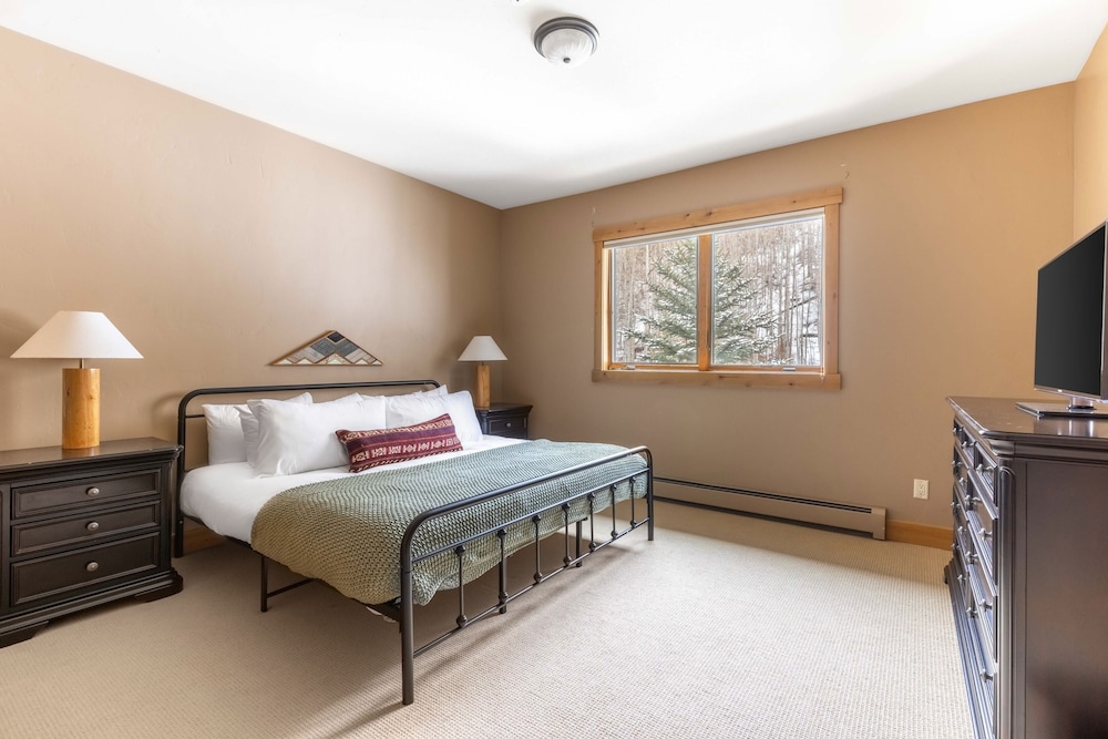 Highline by Avantstay Breathtaking Mountain Home w/ Hot Tub & Views view 4