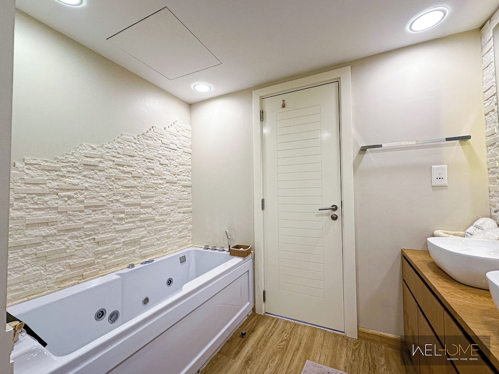 WelHome - Stylish Breathtaking 2BR Apartment in Marina