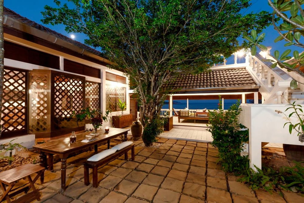 Baan Khunying – Secluded Phuket Beachfront Villa