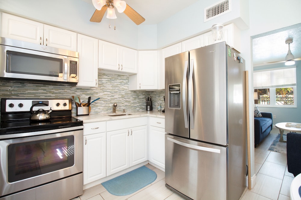 103 Clearwater Beach Suites 1 Bedroom Condo by RedAwning