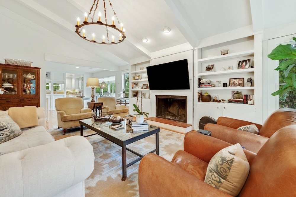 Sunny Pointe 4 Bedroom Home