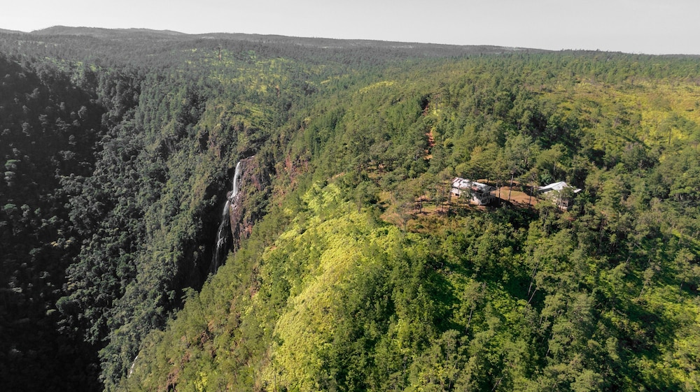 Blancaneaux Lodge by Francis Ford Coppola
