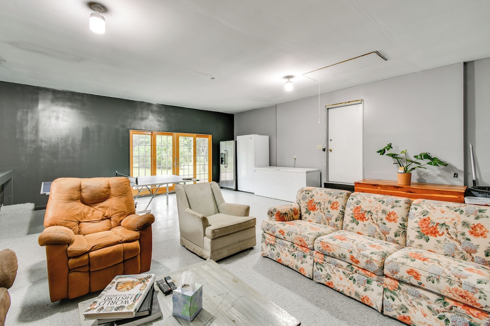 2 Mi to Turtle Creek Casino: Home w/ Game Room!