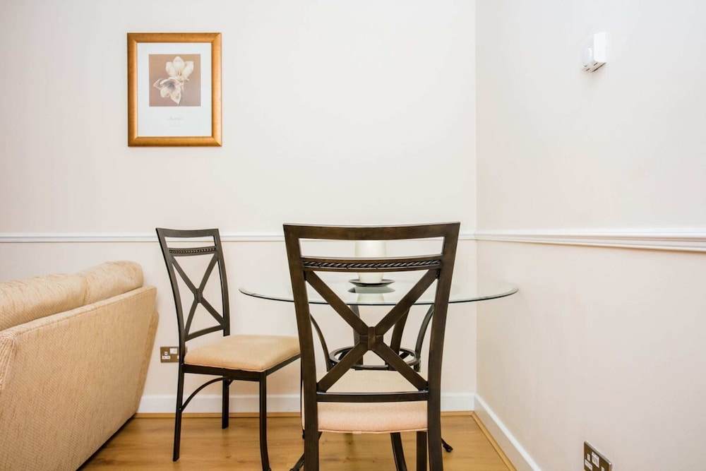 1 Bedroom Apartment near St. Paul's Cathedral