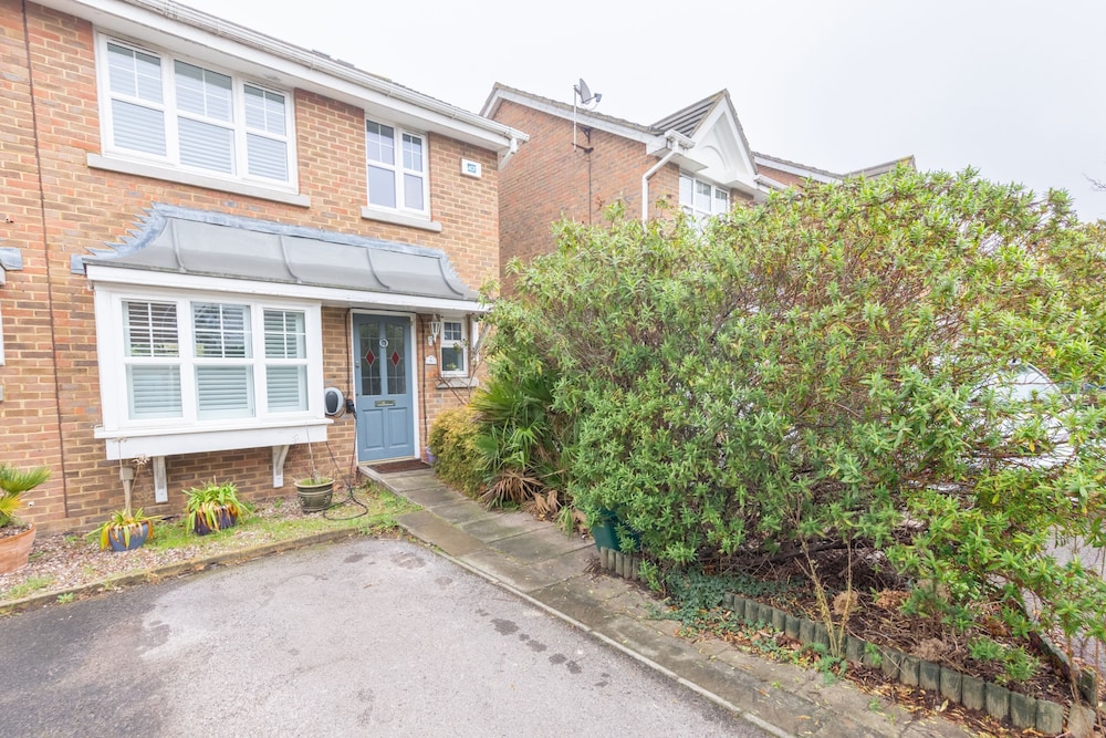 Serene and Spacious 2 Bedroom House in South Wimbledon