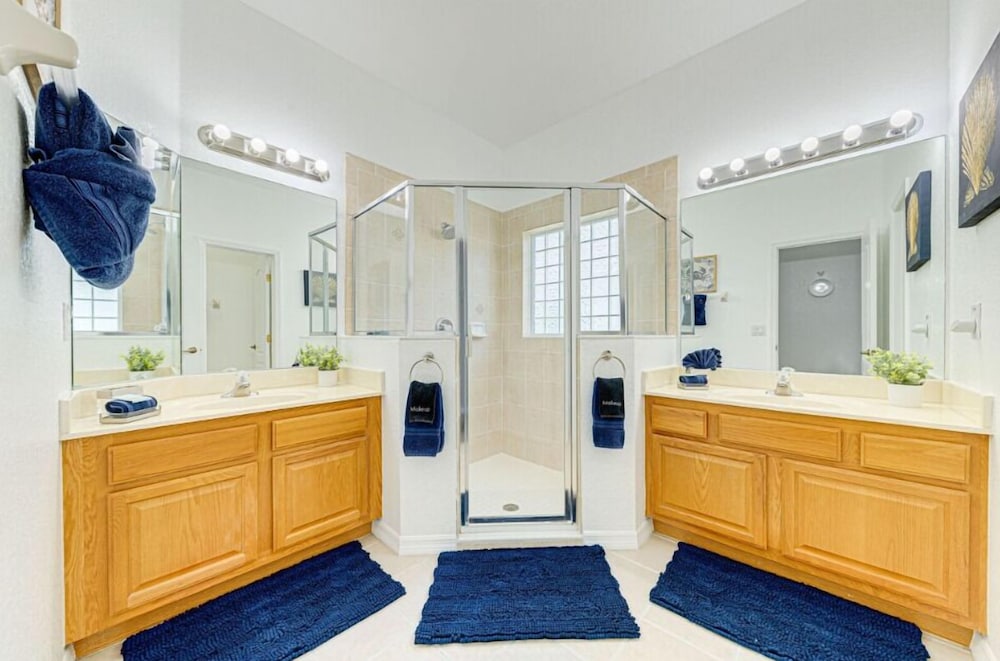 Elegant 4Br Retreat W/ Stylish Interior & Kitchen