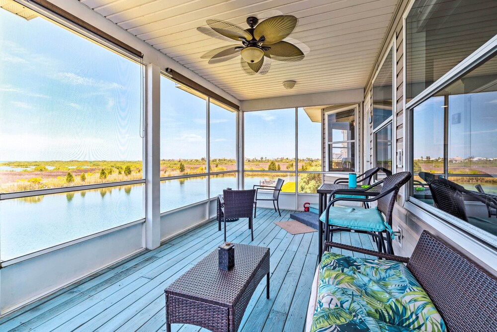 2 Mi to Ocean: Home w/ Pool in Hernando Beach!