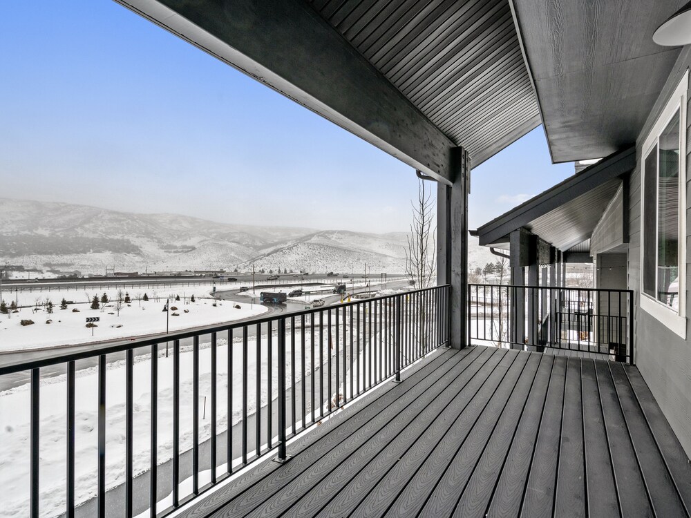 Quarry Springs Townhome 3 Bedroom Townhouse by RedAwning view 3