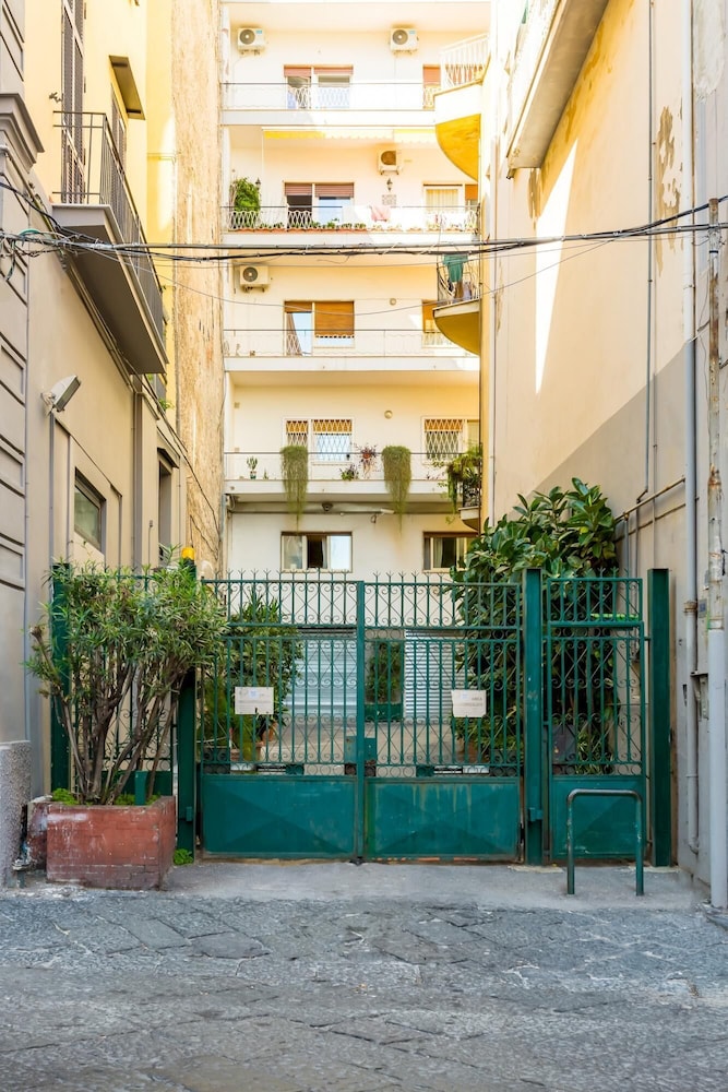 Crispi 36 - Cozy Flat and Terrace by Napoliapartments