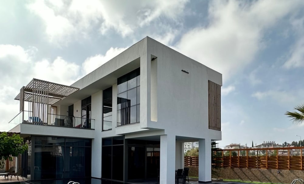 Hotel DrVilla Suits - Image 1