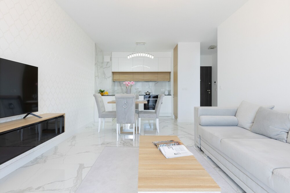 Glamour Apartment Warsaw by Renters view 3